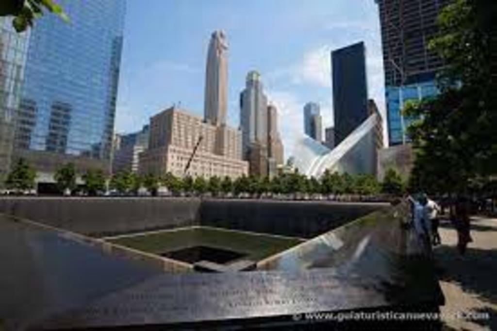 Una nueva película revela y renueva las tensiones que provocó la creación del Monumento y Museo Nacional del 11 de Septiembre bajo las cascadas conmemorativas y la piscina reflectante en el World Trade Center.