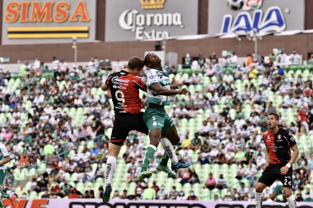 Santos Laguna y Atlas empataron 1-1 durante el encuentro de la jornada 5 del Torneo Apertura 2021, un encuentro disputado en el Estadio Corona, en donde por poco los Guerreros se llevan el triunfo cuando Ignacio Jeraldino anotó el segundo gol que terminó por ser anulado. 
