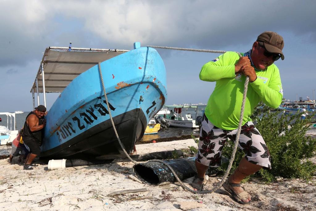 Las autoridades del estado de Quintana Roo, en el sureste de México, indicaron este miércoles que están en alerta y preparados para recibir el impacto de huracán Grace, de categoría 1, que puede darse durante las primeras horas del jueves cerca del municipio de Tulum. (EFE)