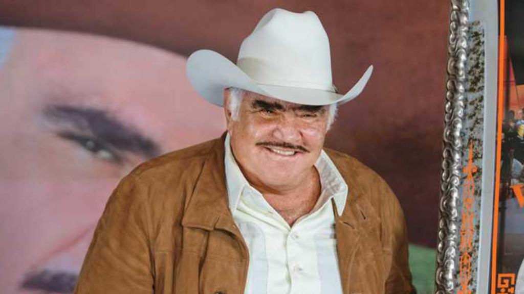 El cantante de música ranchera Vicente Fernández, de 81 años, avanza en su recuperación, aunque le fue realizada una traqueotomía luego de más de una semana de haber sido hospitalizado tras una caída en su natal Guadalajara.  (ESPECIAL) 