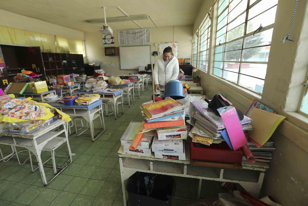 Ante el crecimiento de contagios que prevalece en el país, el organismo recomendó consultar con las escuelas si cuentan con alguna cobertura de seguro de gastos médicos ya que en la mayoría de los casos se atiende solamente en caso de accidentes.
(ARCHIVO)