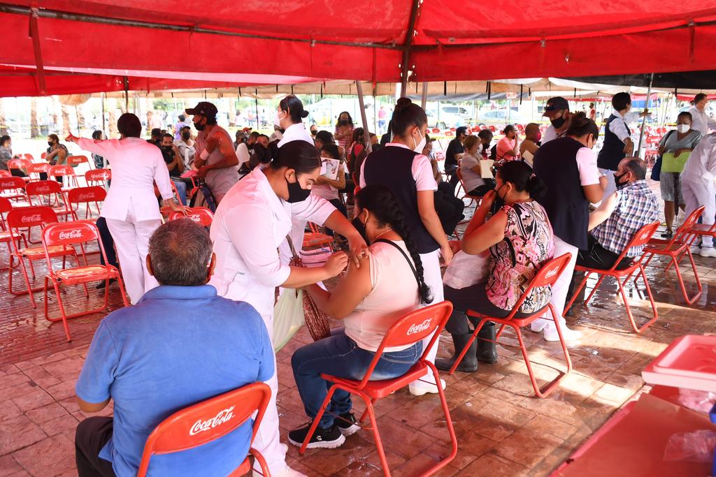 El delegado de la Secretaría de Bienestar, Reyes Flores Hurtado, anunció que este viernes se iniciará la vacunación de las personas de 18 a 29 años de edad con residencia en Saltillo y Arteaga. (FERNANDO COMPEÁN)