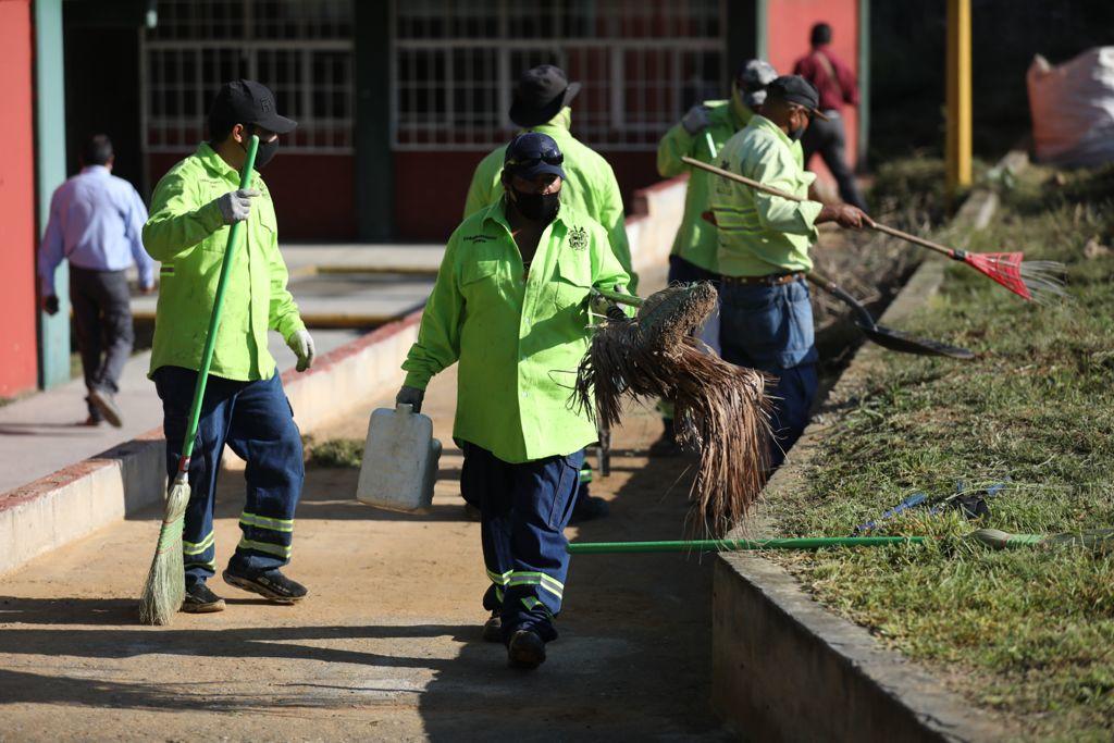 La Dirección de Servicios Primarios en Saltillo informó que la próxima semana realizarán acciones de limpieza en las escuelas, esto ante el regreso a clases de forma hibrida el próximo 23 de agosto. (TWITTER)