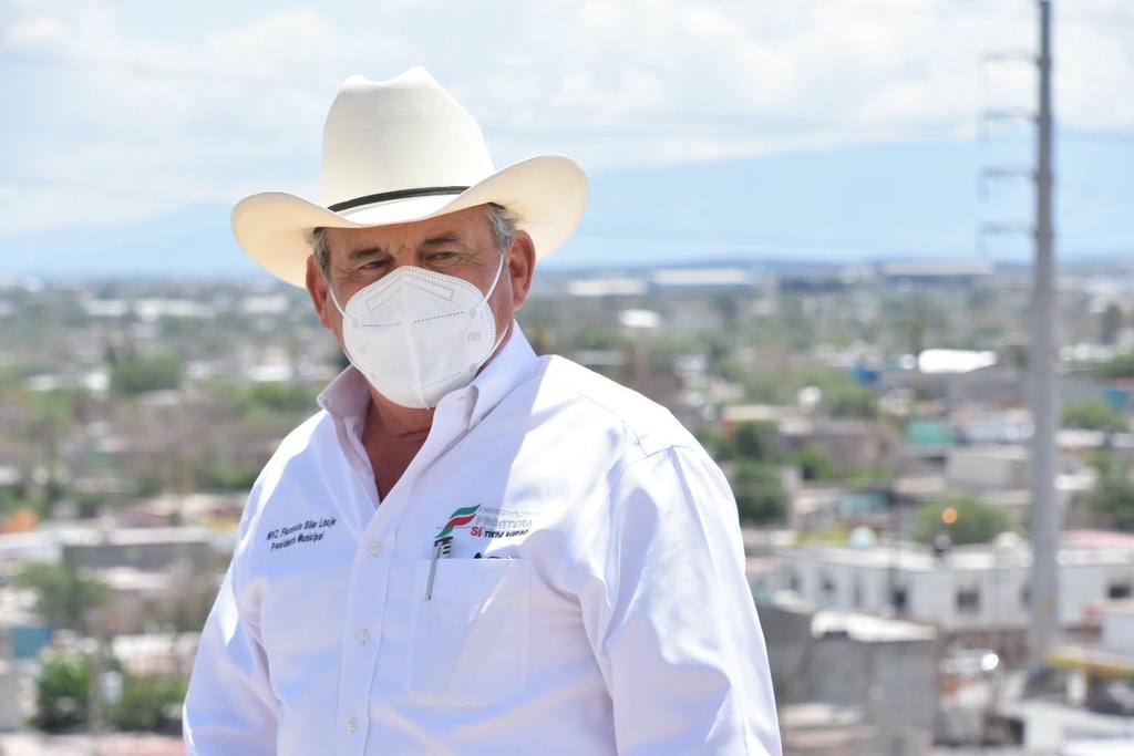 El Ayuntamiento de Frontera distribuye cubrebocas como estrategia de prevención y combate al contagio de coronavirus, informó el alcalde Florencio Siller Linaje. (SERGIO A. RODRÍGUEZ)