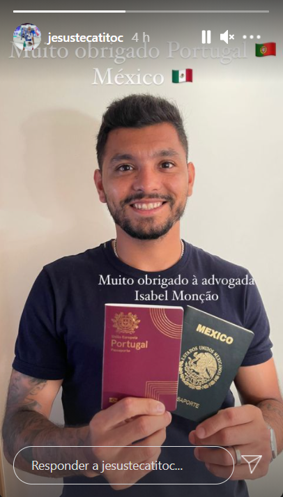 Jesús 'Tecatito' Corona presume su pasaporte portugués