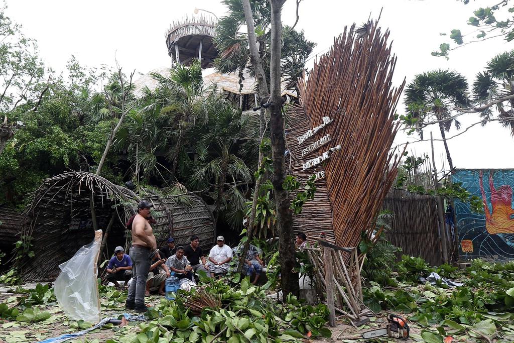 Grace salió sobre las 19:00 horas del jueves (00:00 GMT del viernes) de la península de Yucatán, donde se degradó a tormenta tropical y dejó daños menores, pero en las últimas horas se fortaleció de nuevo a huracán categoría 1 en el Golfo de México y se dirige hacia las costas de Veracruz.
(EFE)