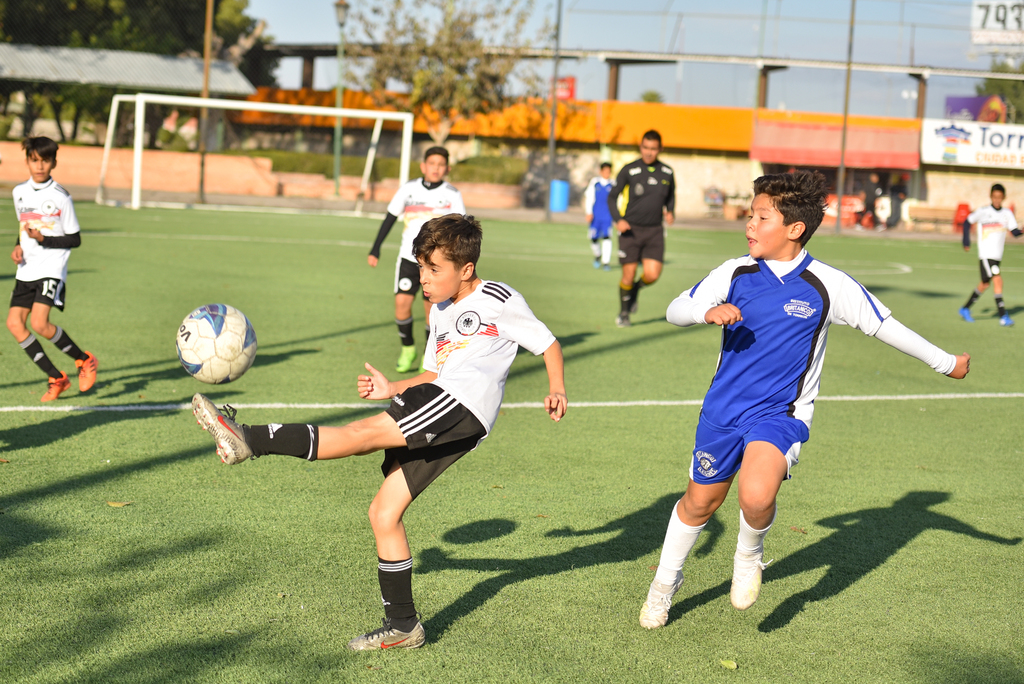 La Unidad Deportiva vuelve a llenarse de vida con los amistosos encuentros de la Liga de Asqueles (ARCHIVO) 