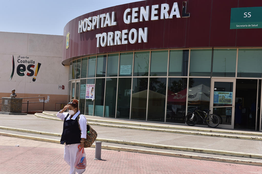 El Hospital General de Torreón registró un descenso de pacientes COVID internados, pues de 19 que tenían el sábado 14 del presente mes, bajó a 14 este sábado 21 y aunque hubo decesos en la semana, la mayoría se ha logrado restablecer, de acuerdo a lo informado por el director, José Luis Cortez Vargas.
 (EL SIGLO DE TORREÓN)