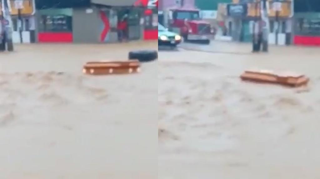 La 'inusual' imagen del ataúd flotando en las calles de Xalapa, Veracruz, fue consecuencia de las inundaciones provocadas por el huracán 'Grace' (CAPTURA)