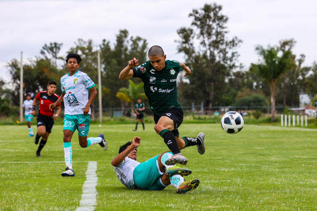 En la categoría Sub-18, Santos Laguna fue derrotado en territorio guanajuatense, al caer 1-3 ante el conjunto de León, en la jornada 6 del Torneo Apertura 2021. (ESPECIAL)