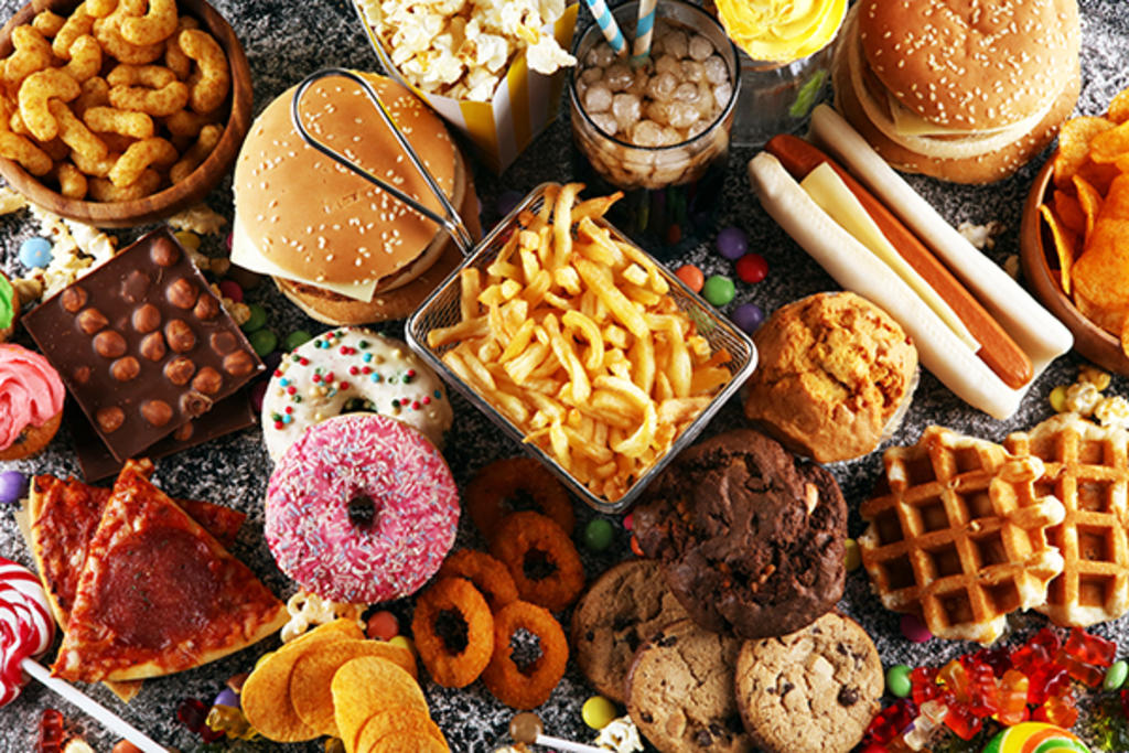 El 67 % de las calorías que los niños y adolescentes estadounidenses ingiere en un día procede de productos ultraprocesados y solo un 23 % proviene de alimentos poco o nada procesados. (ESPECIAL) 
 