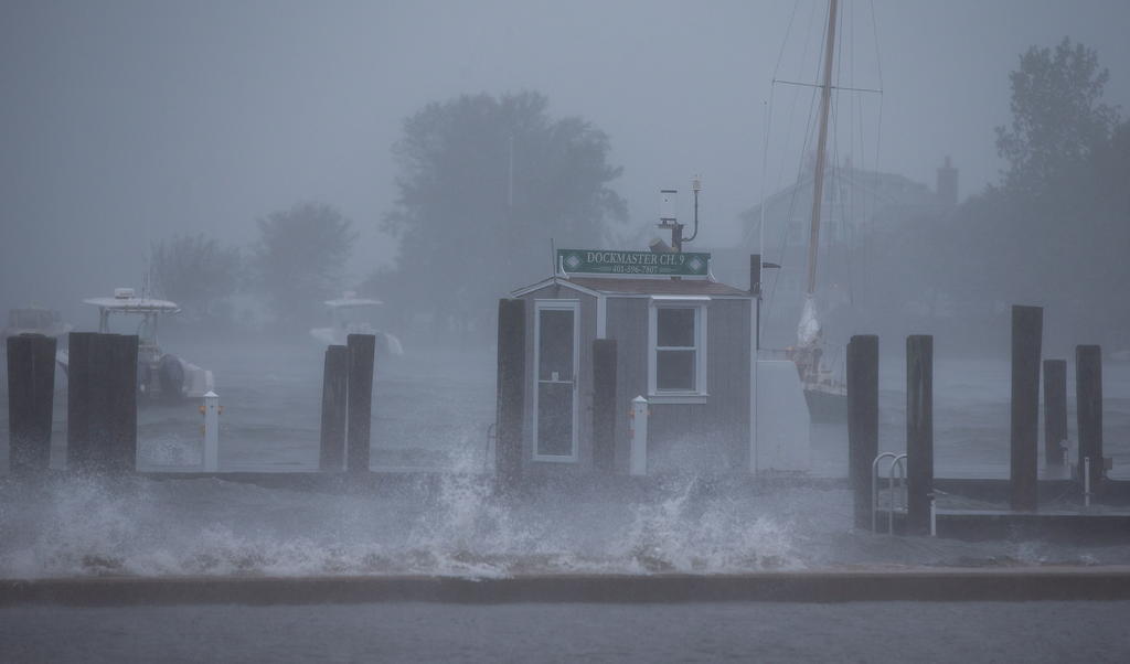 La tormenta tropical 'Henri' tocó tierra cerca de Westerly, en Rhode Island (noreste de EUA ), con vientos máximos sostenidos de 60 millas por hora (95 km/h), según informó el Centro Nacional de Huracanes de EUA. (EFE)