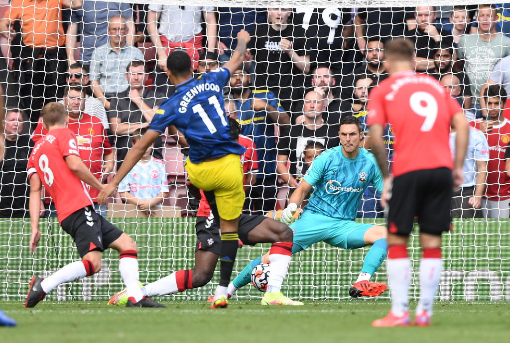 El gol de Mason Greenwood y las intervenciones de David De Gea evitaron el resbalón ante el Southampton del Manchester United (1-1), que aun así se dejó en St. Mary's Stadium sus primeros puntos de la temporada. (EFE)