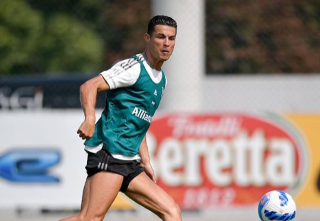 El portugués Cristiano Ronaldo comienza como suplente este domingo el primer partido del Juventus en la temporada 2021-2022 de la Serie A italiana, en el campo del Udinese, por decisión del técnico Massimiliano Allegri.