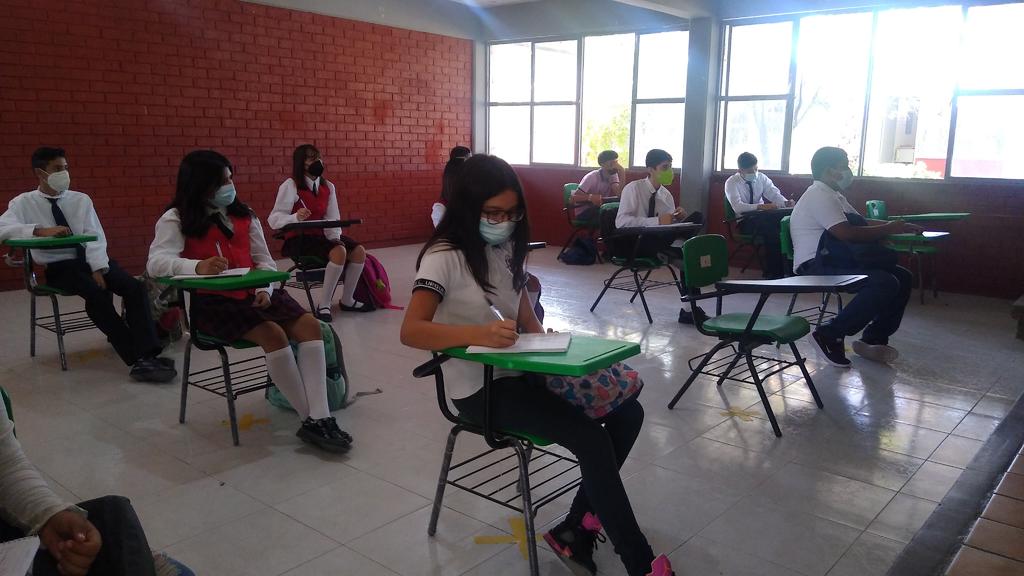 El alcalde de Madero, Jonathan Ávalos Rodríguez, propuso instalar en los salones equipos de ozono ambiental, como parte del protocolo sanitario contra COVID-19 a aplicar en la reincorporación a las actividades escolares. (MARY VÁZQUEZ)