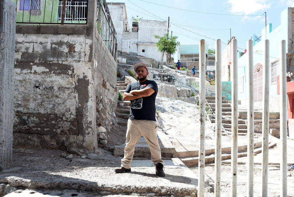 Los callejones de San Joaquín atestiguaron su encuentro con el micrófono. Grasia Esquivel formó aquí el grupo SUB Familia junto a otros jóvenes del barrio. Aunque antes del rap la música colombiana fungía como banda sonora en el poniente de Torreón. (SAÚL RODRÍGUEZ)