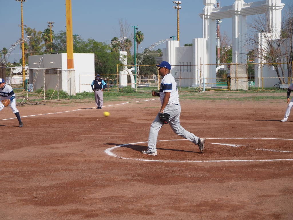 La Directiva de la Liga de Softbol Industrial y Comercial, por medio de su presidente, Manuel Barrón y de su secretario, Cruz Vargas Junior, invitan a los equipos que integran la liga y a los nuevos que quieran integrarse en la próxima temporada, a la junta de este martes 24 de agosto. (ARCHIVO)
