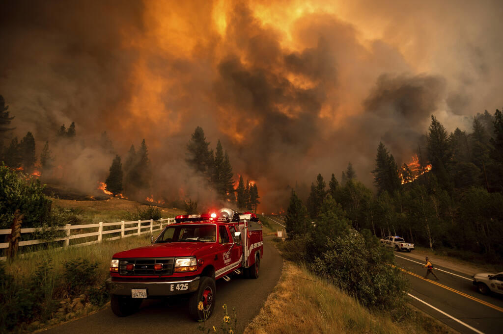 El incendio estaba a menos de 32 kilómetros (20 millas) de la localidad ubicada en la frontera entre California y Nevada. Las llamas avanzan devorando la maleza y “está tocándole la puerta” a Lake Tahoe, indicó el jefe de bomberos de California, Thom Porter.
(ARCHIVO)