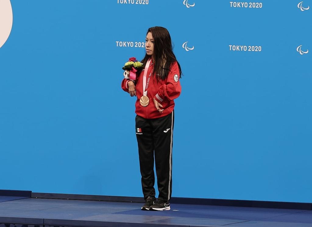 conquistó la presea de bronce en la final de 100 metros dorso, categoría S2, tras registrar un tiempo de 2 minutos, 36 segundos y 54 centésimas, durante el primer día de competencias de la para natación, en los Juegos Paralímpicos Tokio 2020. (ESPECIAL)