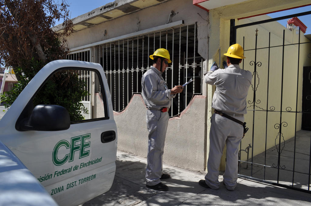 La mañana de este miércoles 25 de agosto, sujetos supuestamente identificados como trabajadores de la Comisión Federal de Electricidad (CFE), robaron un despacho contable de la zona Centro de la ciudad de Torreón. (ARCHIVO)