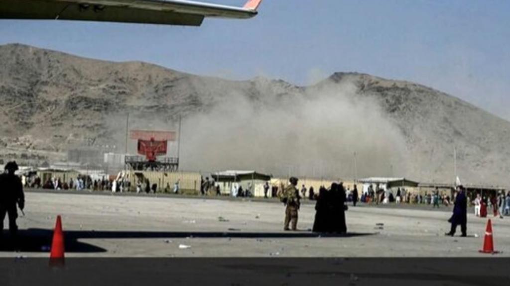 Rusia reporta segunda explosión afuera de aeropuerto de Kabul: Ataques han causado por lo menos 13 muertos y 15 heridos.
(ESPECIAL)