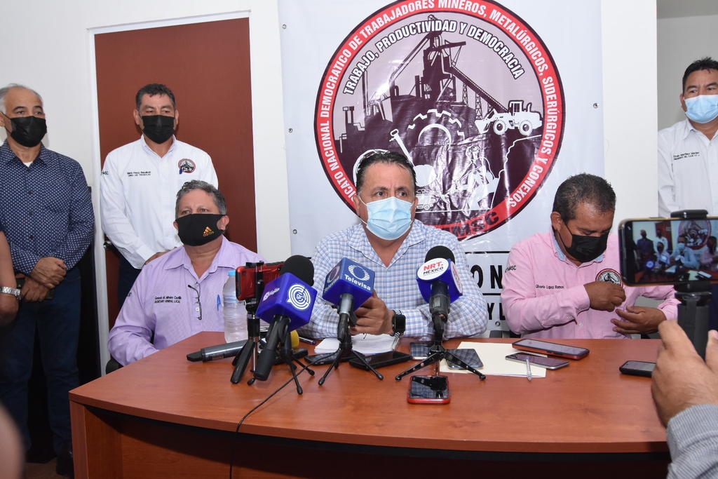 En conferencia de prensa el Sindicato Nacional Democrático de Trabajadores Mineros, Metalúrgicos Siderúrgicos y Conexos fijó su postura por el anuncio de la fundidora de Monclova.

