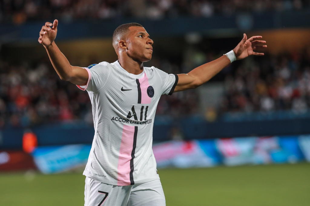 La novela de Kylian Mbappé y su salida del PSG mantiene a todos los fanáticos a la expectativa, sobre si finalmente el jugador estará en el  plantel del Real Madrid. En un principio el equipo español ofreció 160 millones de euros, pero la oferta fue rechazada d de inmediato por el PSG. Ya que según varios medios de Europa, no dejarán ir al delantero por menos de lo que lo compraron a mediados del 2017 al Monaco, que fueron 180 millones de euros. 
