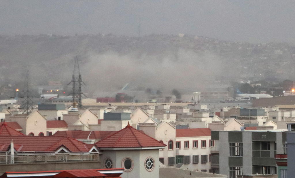 Una tercera explosión tuvo lugar en Kabul este jueves, tras el doble atentado que dejó decenas de muertos y heridos en el aeropuerto. (ARCHIVO) 