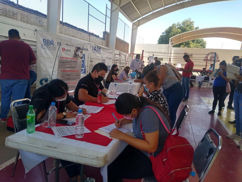 En Matamoros se lleva a cabo un la tercera Jornada del Empleo, con la participación de 17 empresas, que ofertan 500 vacantes.
(EL SIGLO DE TORREÓN)