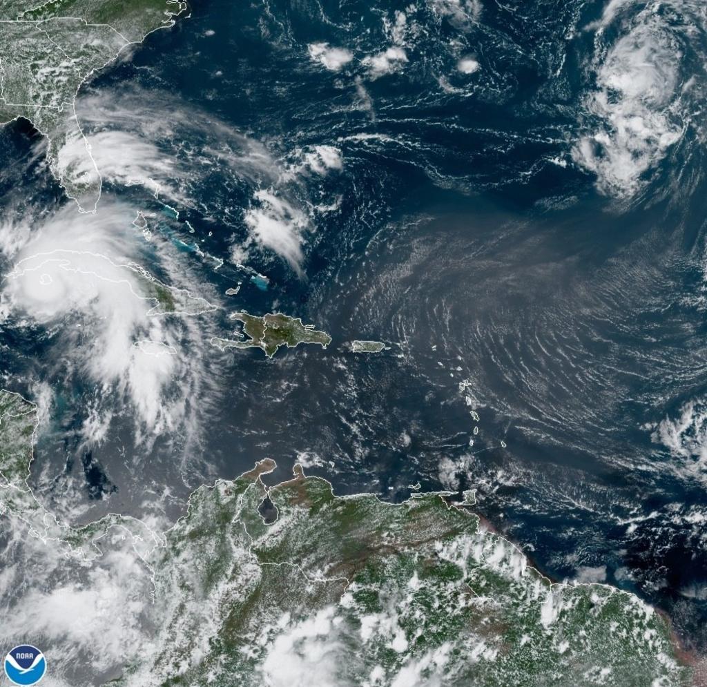 Ida, que tocó este viernes tierra en la Isla de la Juventud, en Cuba, como huracán de categoría 1, avanza hacia aguas del Golfo de México y con rumbo a las costas de Luisiana, en el sur estadounidense, donde podría impactar como un 'extremadamente peligroso' ciclón este domingo. (EFE)