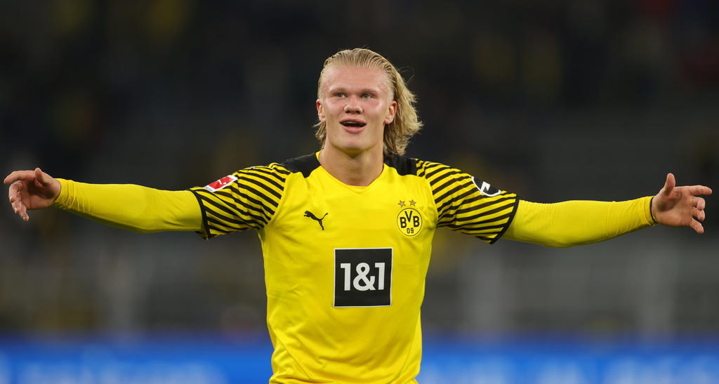 Erling Haaland anotó en los descuentos para dar al Borussia Dortmund una victoria de 3-2 sobre el Hoffenheim en la Bundesliga el viernes. (EFE) 
