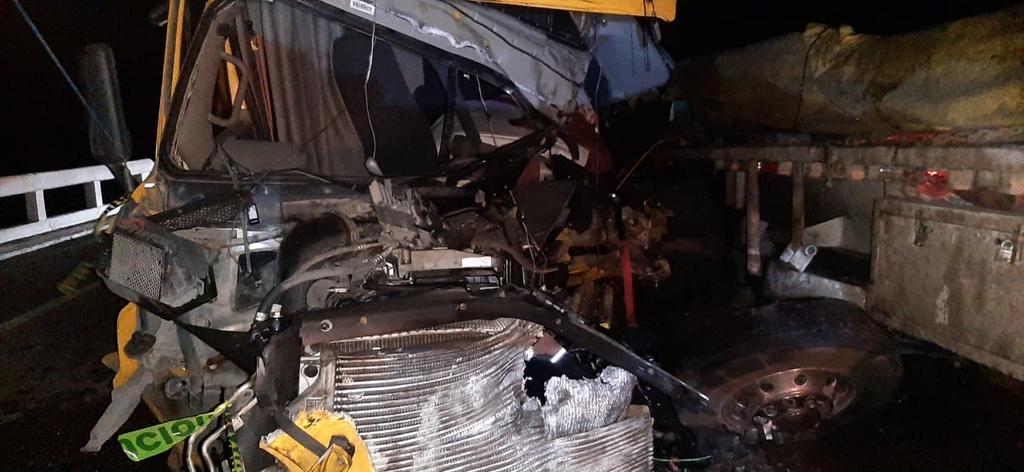 La noche del viernes se registró un accidente vial entre dos trailers sobre la carretera Torreón-Saltillo, en territorio del municipio de Parras Coahuila, el saldo fue de una persona fallecida.
