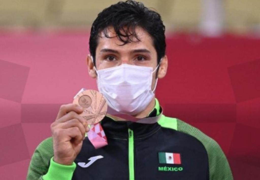 Eduardo Ávila conquistó la quinta medalla para México en lo que va de los Juegos Paralímpicos de Tokio 2020 en judo en la categoría de -81 kilogramos.