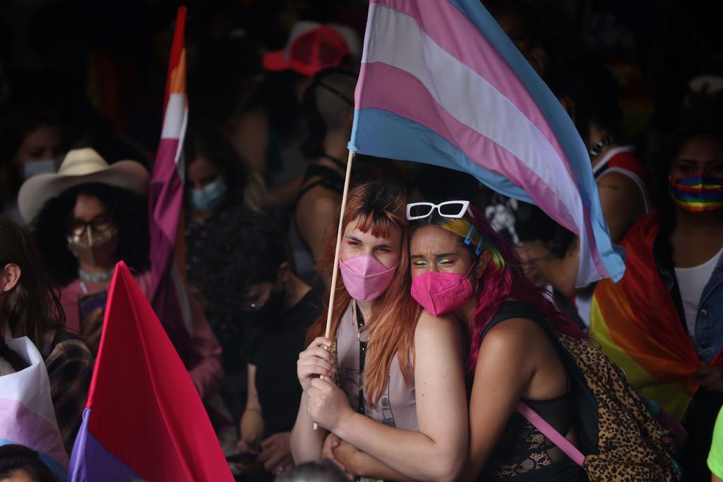 El Gobierno de la Ciudad de México anunció este sábado que emitió un decreto que permite a los adolescentes mayores de 12 años modificar la identidad de género en su acta de nacimiento mediante un proceso administrativo. (ARCHIVO) 
