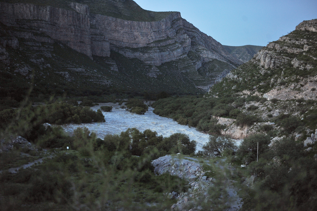 La capacidad de la presa Lázaro Cárdenas en el NAMO es de 2,770 Mm3 y el almacenamiento actual es de 1,314 Mm3. (ARCHIVO)