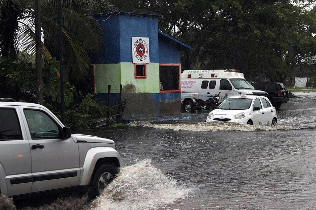 Tuvo vientos máximos sostenidos de 45 kilómetros por hora (km/h), rachas de 65 km/h y desplazamiento hacia el nornoroeste a 15 km/h. (EFE)