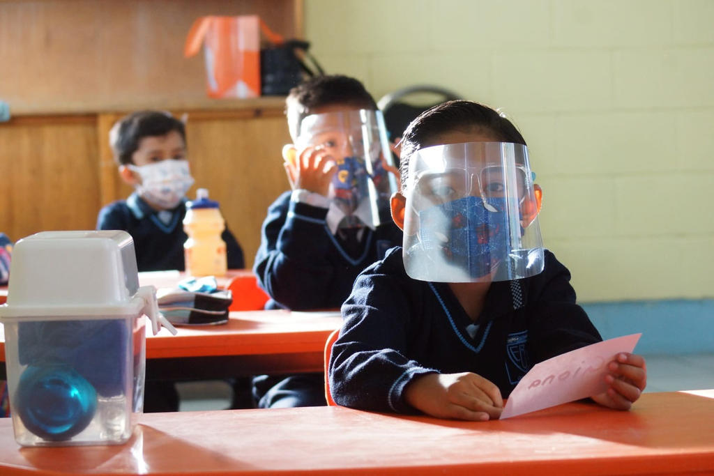 Arrancó este lunes en México tras un año y medio de escuelas cerradas por la pandemia del coronavirus. (EL UNIVERSAL)