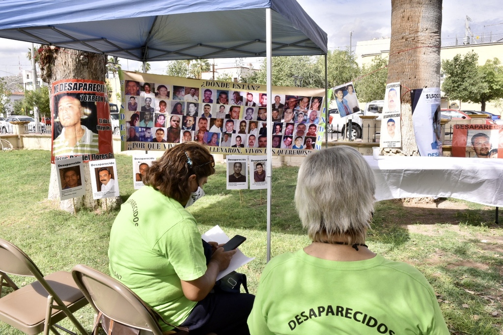 Se ofició una misa en el Memorial de Personas Desaparecidas ubicado en la Alameda Zaragoza de Torreón. (ÉRICK SOTOMAYOR)
