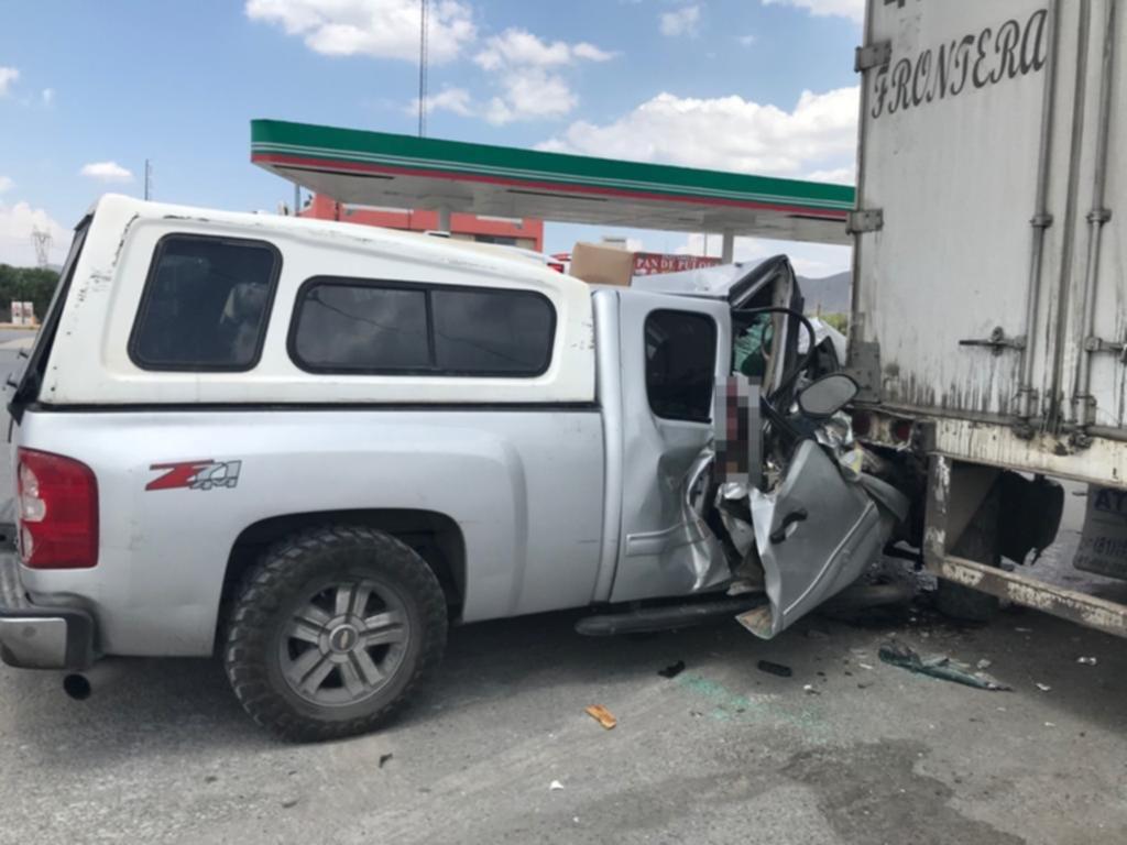 Se impactó en la parte trasera de un tráiler. (EL SIGLO DE TORREÓN)