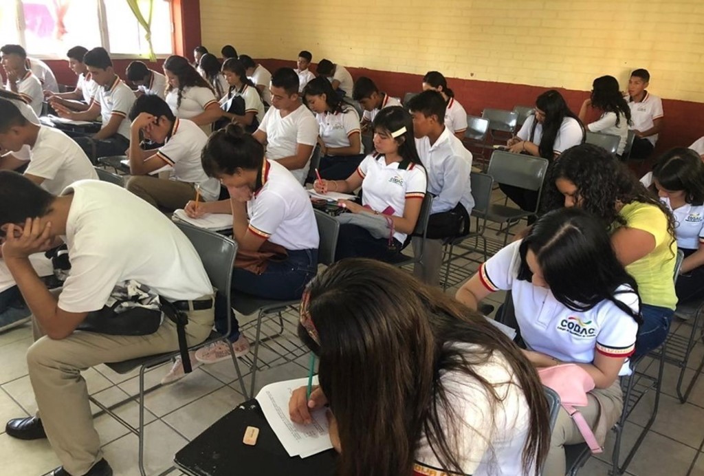 La institución cambió la imagen del uniforme y algunos padres consideran que no es el momento. (EL SIGLO DE TORREÓN) 