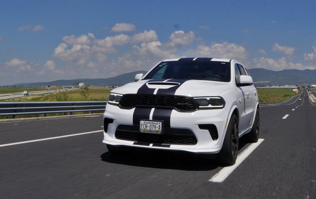 En Dodge saben su mercado, y esta camioneta apunta desde el primer momento a esos amantes del poder americano que desean lucir rudos en el camino. (ESPECIAL) 