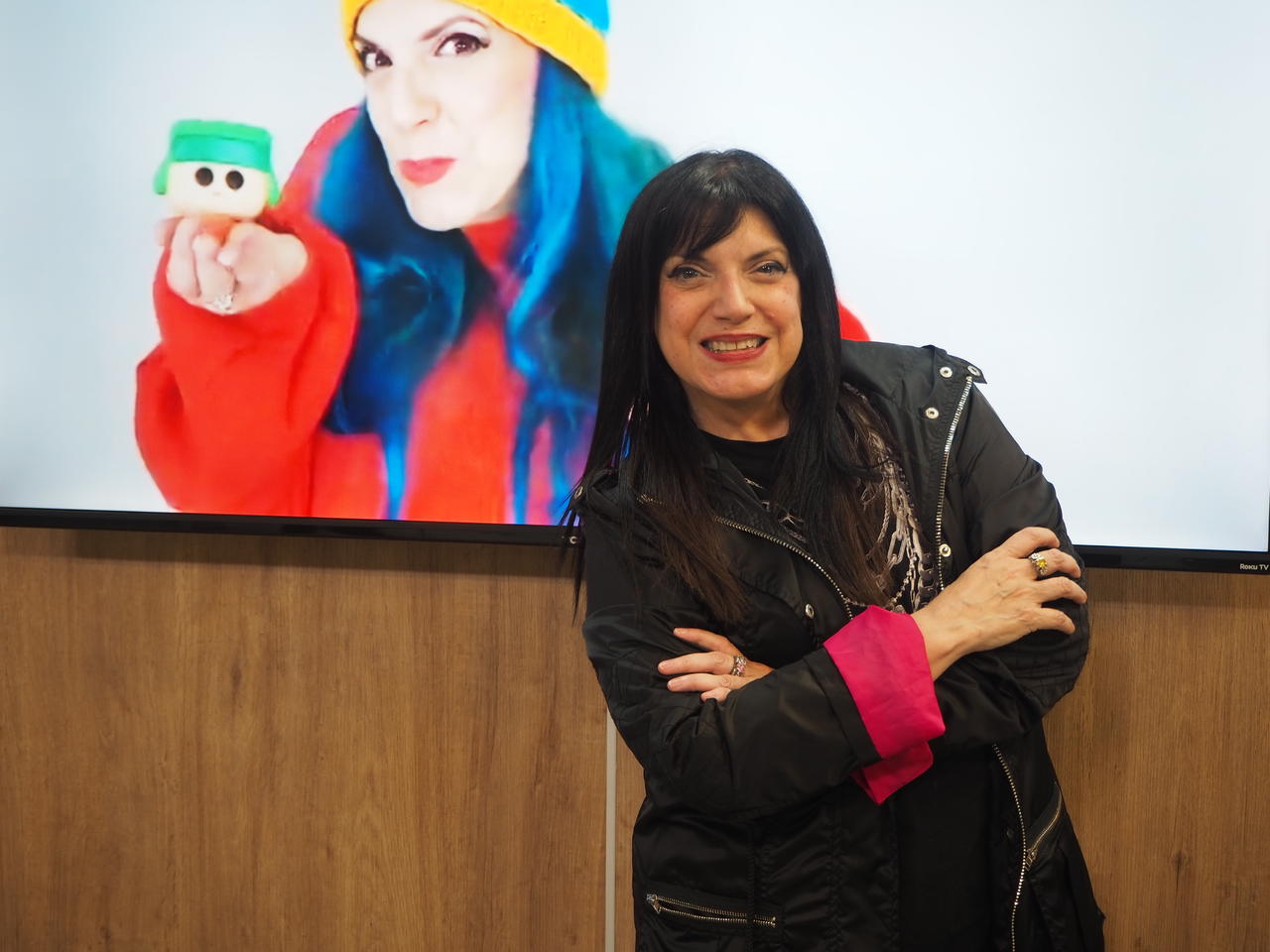 Patricia Azán contó en su visita a El Siglo de Torreón lo mucho que le gusta prestar su voz a personajes considerados como villanos (VERÓNICA RIVERA) 
