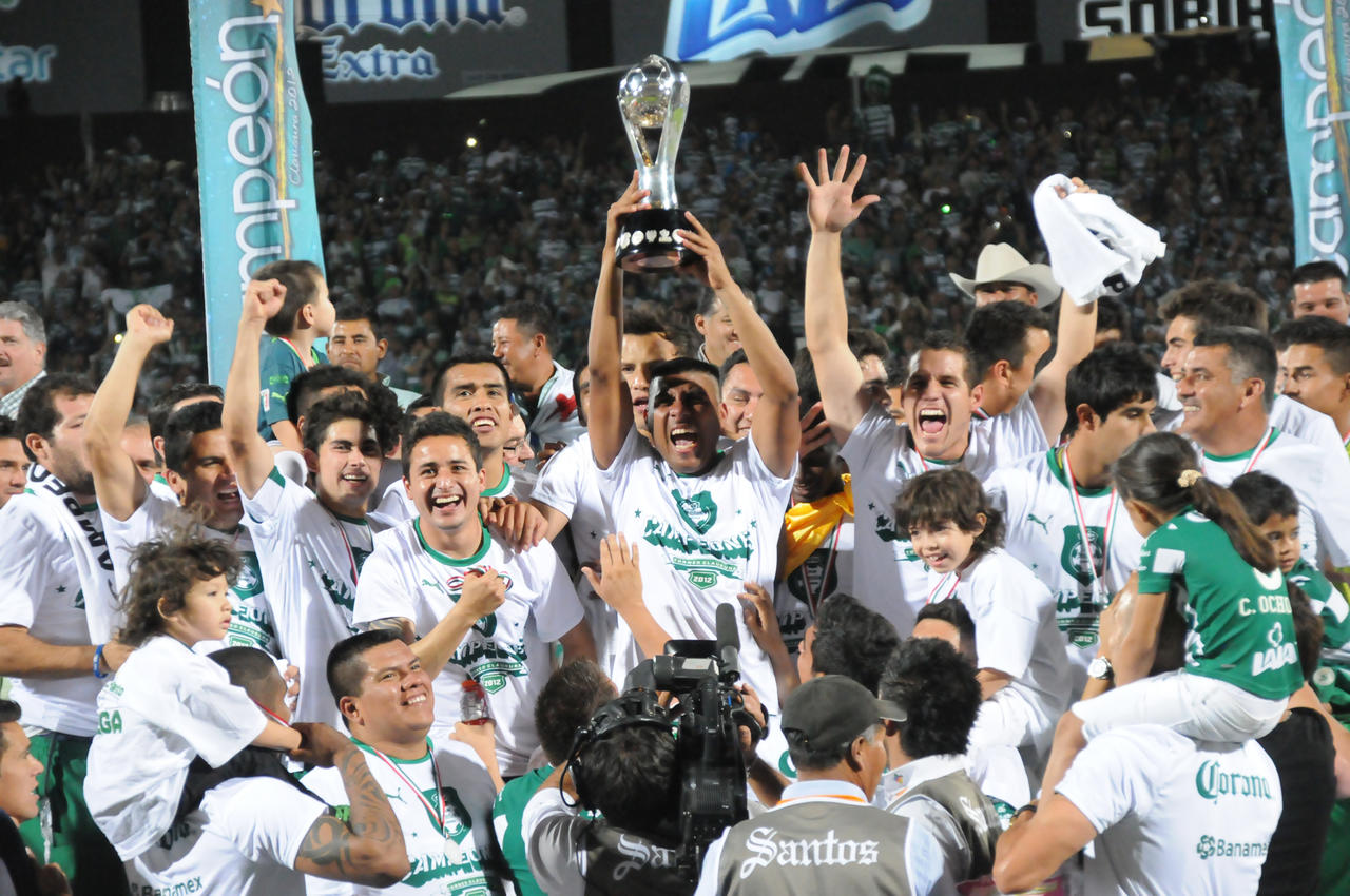 Luego de caer en algunas finales, Santos Laguna consiguió su cuarto título
al imponerse a Rayados en el Clausura 2012 (ARCHIVO) 