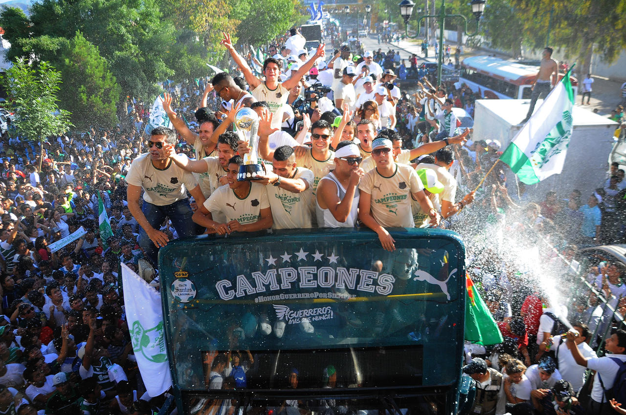 En el torneo Clausura 2015, los Guerreros derrotaron a Querétaro para ganar su quinto título y luego festejar en las calles de la Comarca (ARCHIVO) 