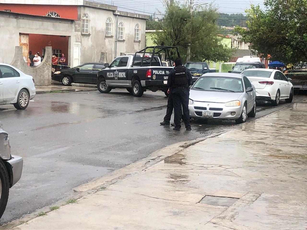 Vecinos al percatarse de lo ocurrido de inmediato llamaron al Sistema Estatal de Emergencias 911, acudiendo como primer respondiente elementos de la Policía Municipal de Saltillo.
(EL SIGLO DE TORREÓN)