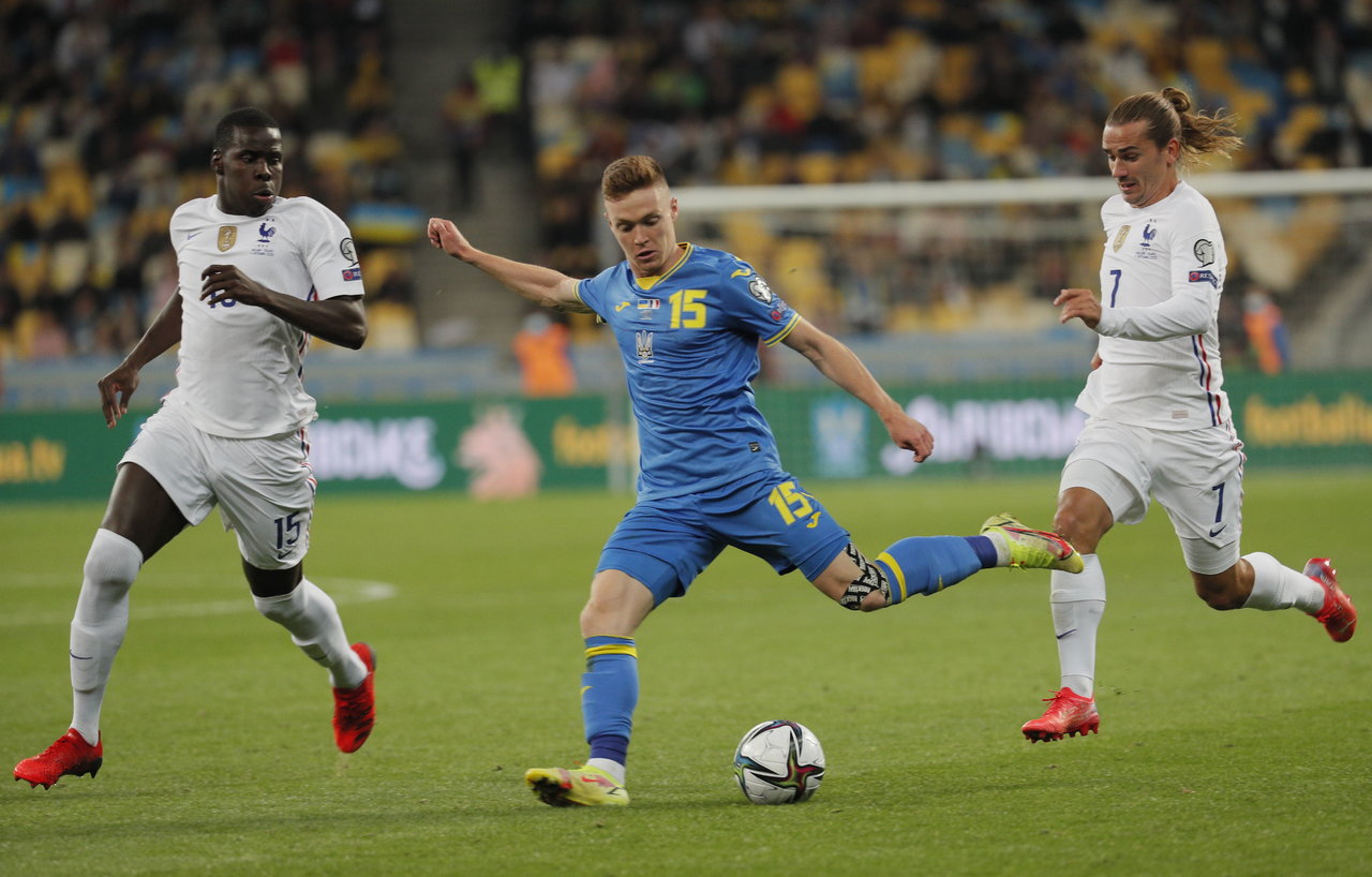 Francia acumula otro empate frente a Ucrania pero afianza su primer puesto