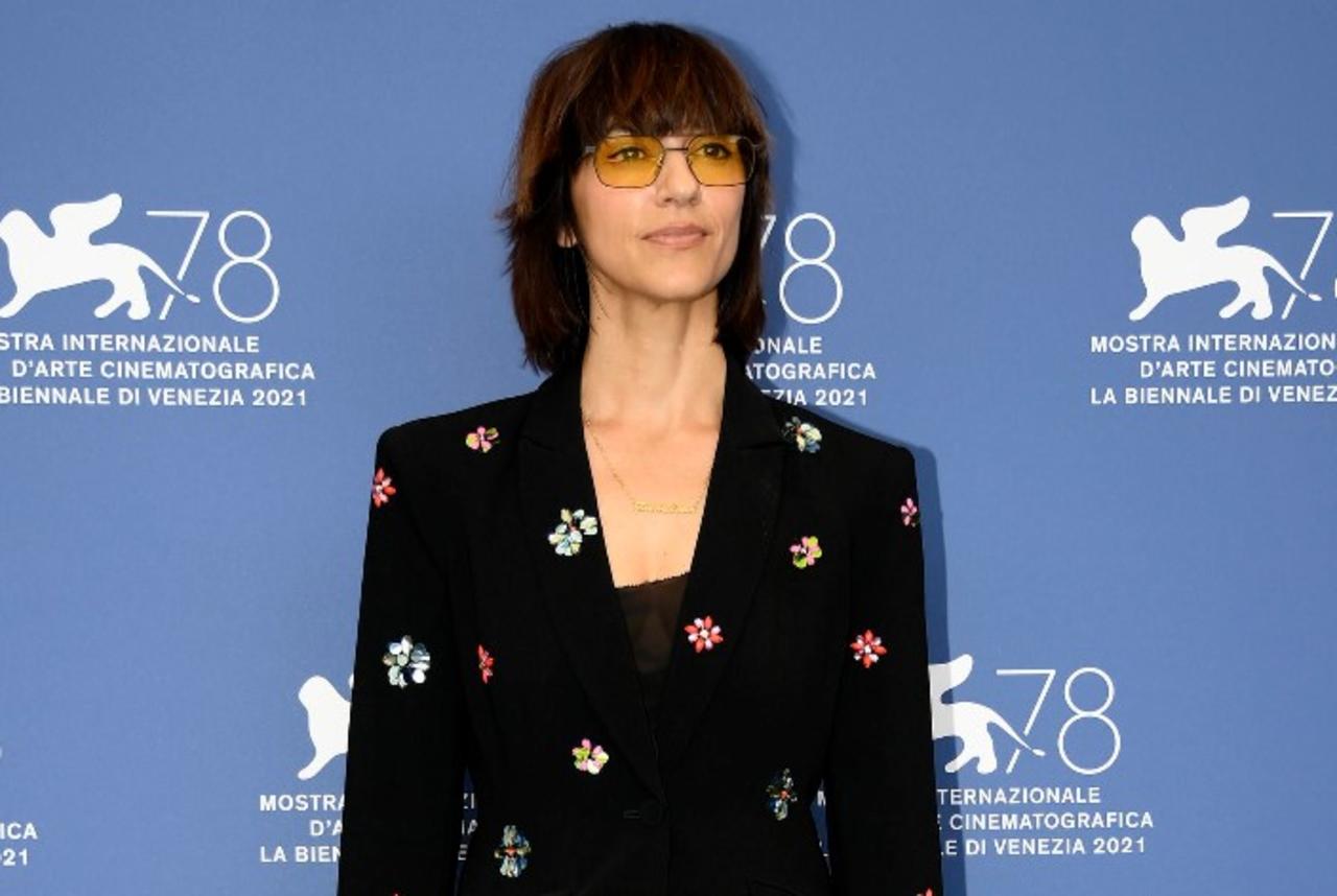 El aroma del cine de los 80 se ha extendido hoy por el festival de Venecia con la llegada de Ana Lily Amirpour y la proyección de 'Mona Lisa and the blood moon', una historia de aventuras y fantasía en la que una chica marginada y con un poder secreto escapa de un manicomio. 