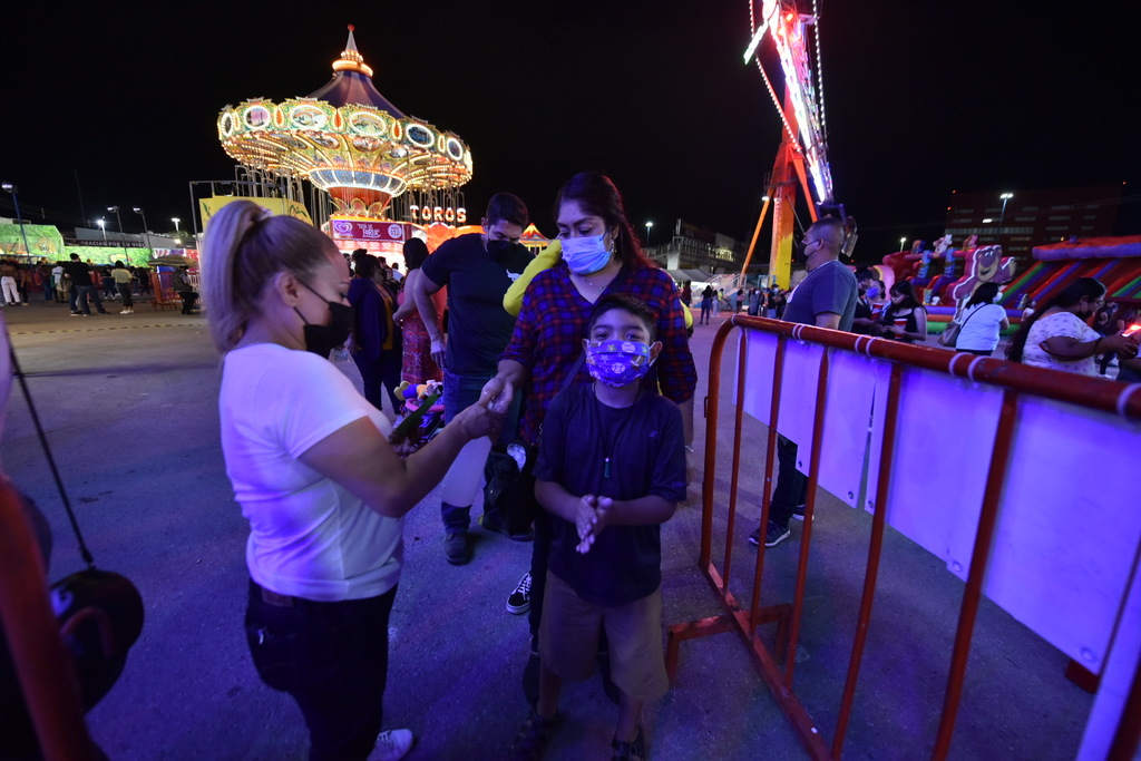 El acceso a la Feria de Torreón es restringido y se aplican diversos protocolos para prevenir contagios. (ÉRICK SOTOMAYOR)