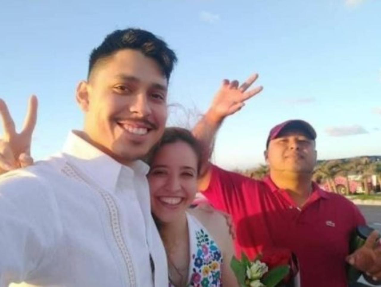 Él es Fabián, un joven originario de Cancún, Quintana Roo que se volvió viral luego de que una pareja compartiera su inolvidable experiencia con él. 
