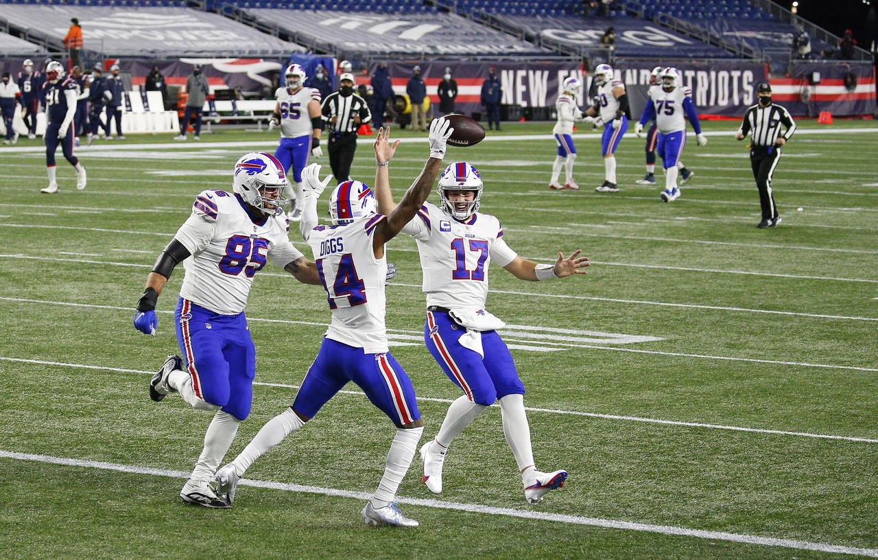 De la mano de Josh Allen (d) os Bills estuvieron cerca de llegar al Super Bowl la temporada pasada. (EFE)